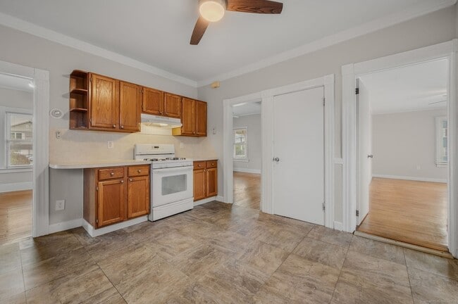 Building Photo - 245 Willetts Ave