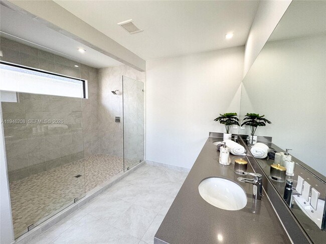 Building Photo - 4349 NW 81st Ave