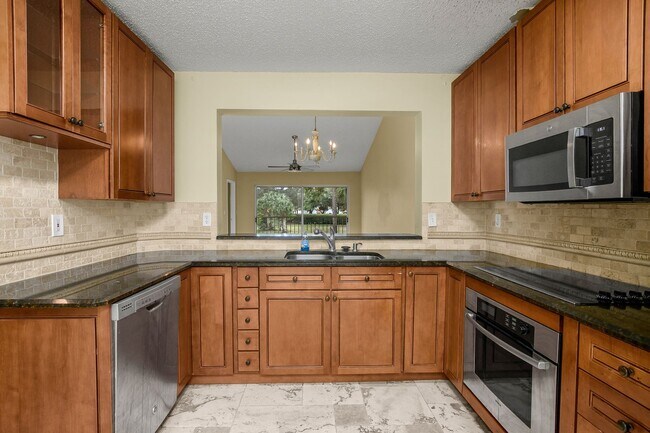 Building Photo - Berkshire Lakes, 2nd Floor, Corner Unit for Annual Lease