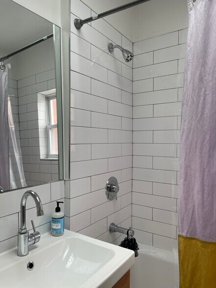 Building Photo - 3446 Corlear Ave