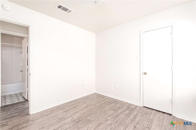 Building Photo - 1306 Elke Cir