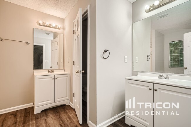 Building Photo - 210 Signet Ct