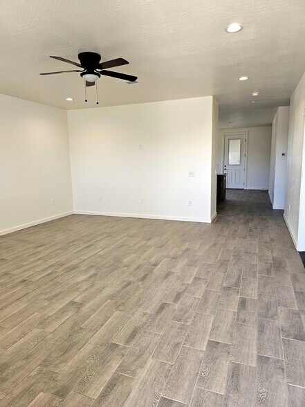 Family room - 57 S Hillcrest Dr