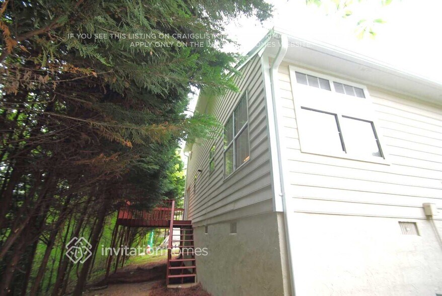 Building Photo - 5695 Western Hills Dr