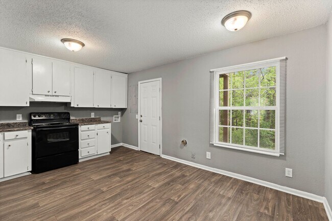 Building Photo - 3 Bedroom Availability