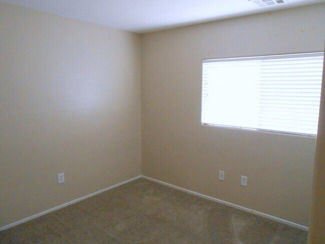 Building Photo - Cute House in the North in Gated Community