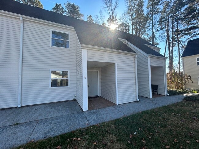 Building Photo - This fully renovated & updated 3 Bedroom a...