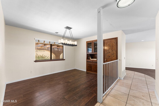 Building Photo - 1055 Lakeview Dr