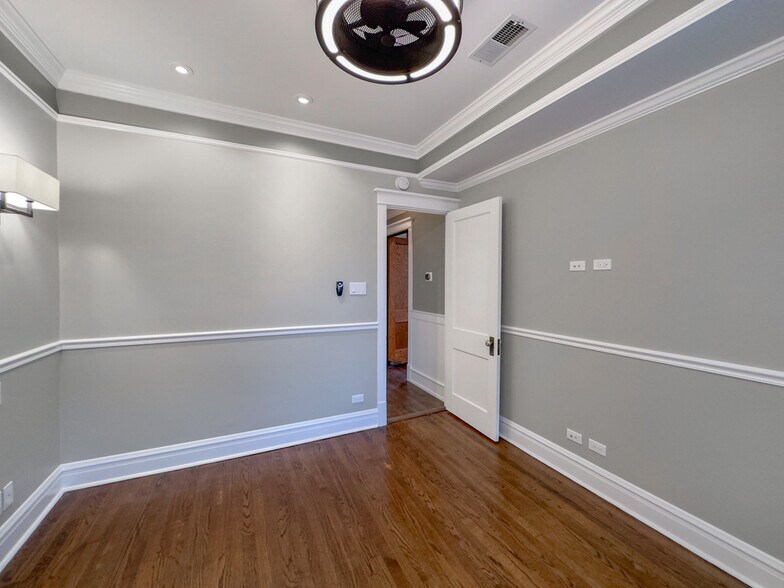 Building Photo - 1940 W Berenice Ave