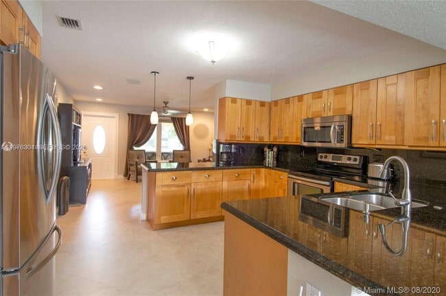 Building Photo - 4701 SW 34th Dr