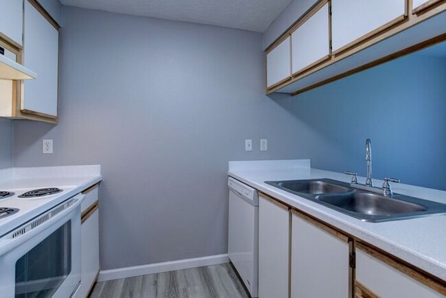 Building Photo - 2 bedroom unit. Pets OK! Lots of upgrades!...