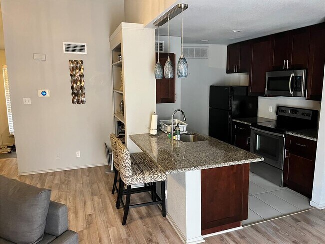 Building Photo - 1601 Faro Dr