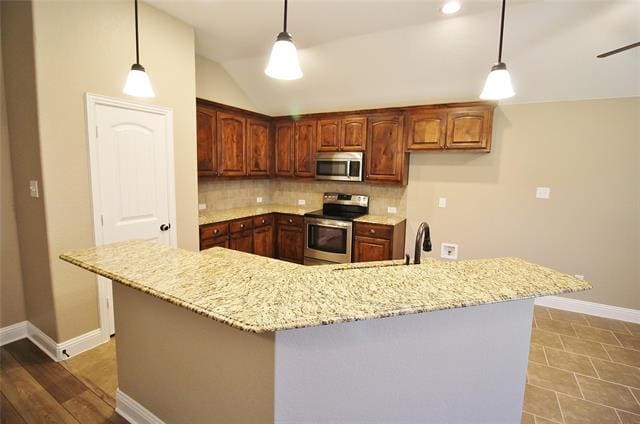 Building Photo - 222 Chimney Rock Dr