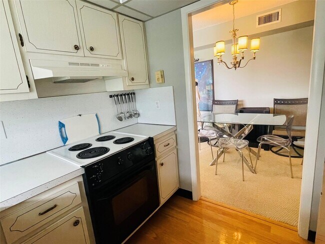 Building Photo - 2500 NE 48th Ln