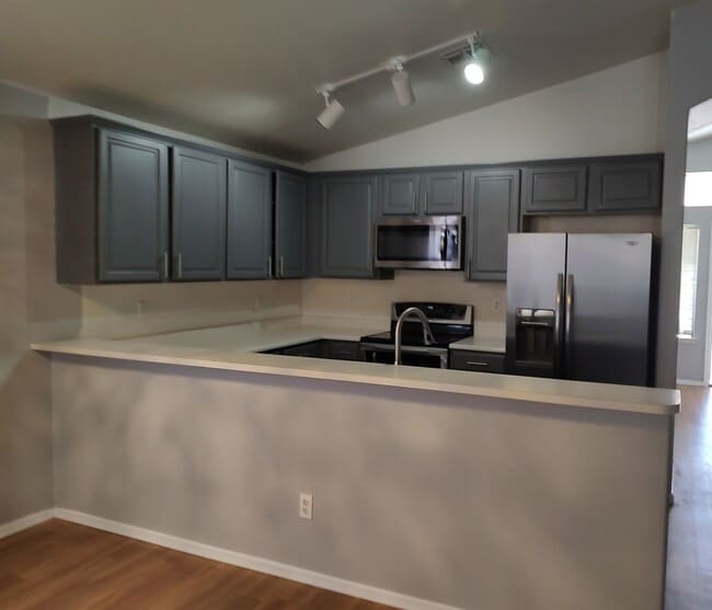 Building Photo - Great Home in Glendale