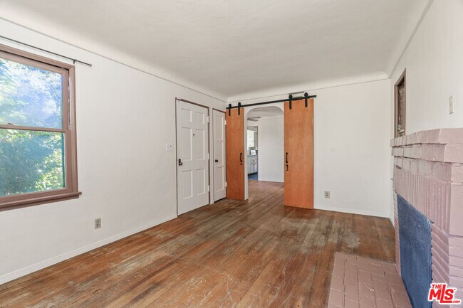 Building Photo - 3705 Fredonia Dr