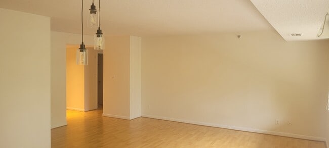 Building Photo - 3709 S George Mason Dr