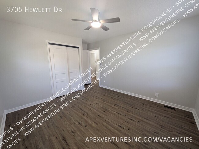 Building Photo - 3705 Hewlett Dr