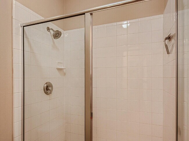 Building Photo - "Charming 3-Bed, 2-Bath Townhouse Retreat in Mesquite – Spacious 1586 Sq Ft on Woodshire Avenue!"...