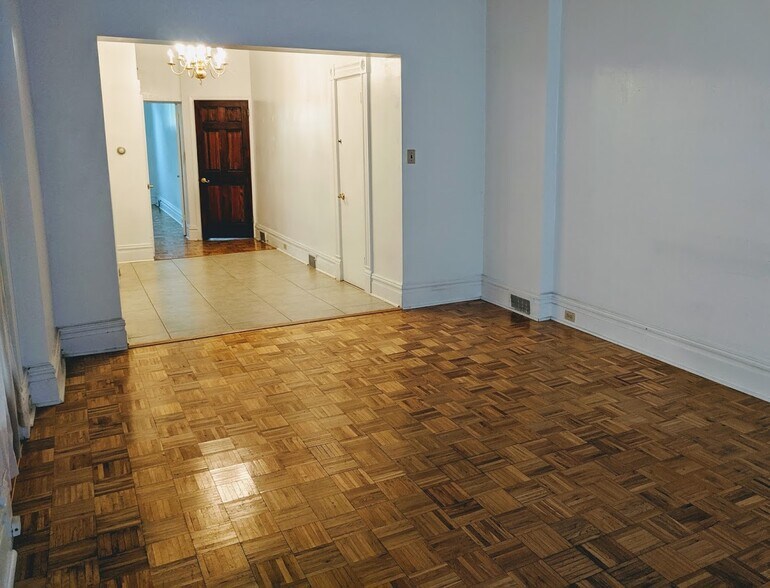 Building Photo - 5431 Howe St