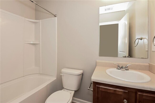 Building Photo - 607 Royal Crest Ct