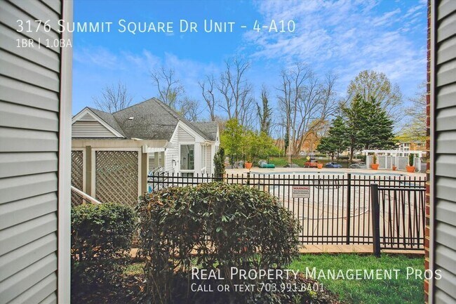 Building Photo - 3176 Summit Square Dr