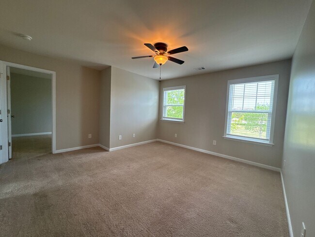 Building Photo - Well-Maintained 4BR Home in Lebanon | Great Location + Natural Light