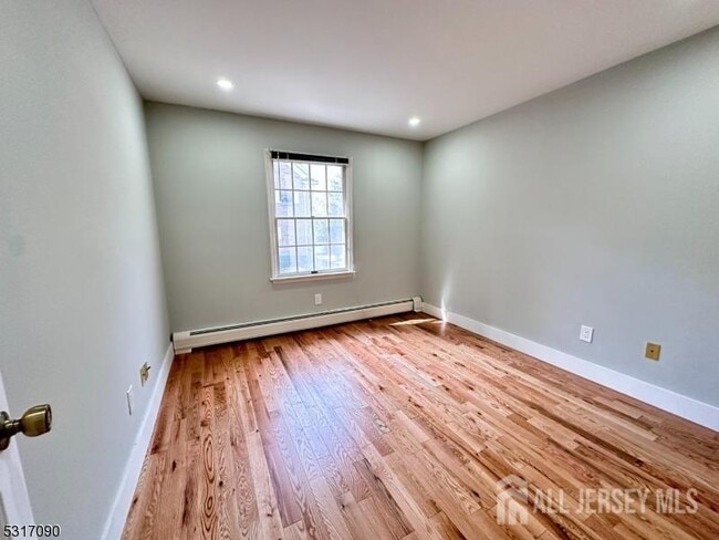 Building Photo - 107A S Maple Ave