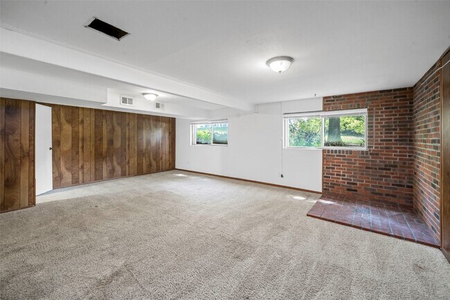 Building Photo - 1121 Dauphine Ln