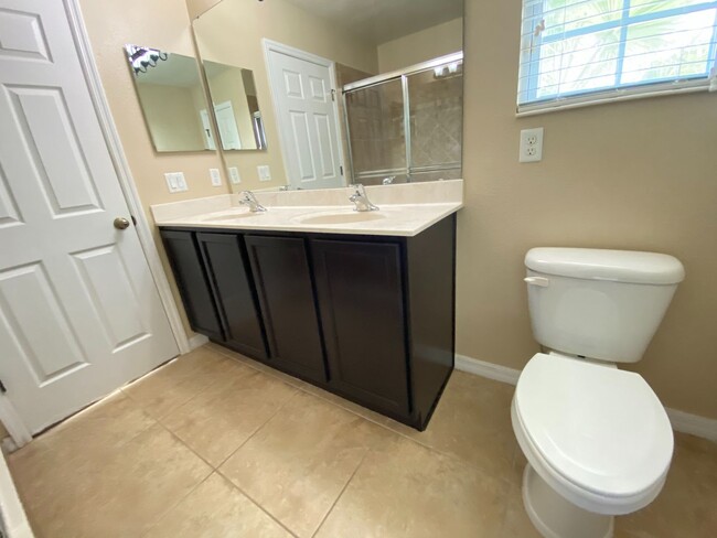 Building Photo - Water's Edge-Lake Nona-10172 Sandstone Pon...