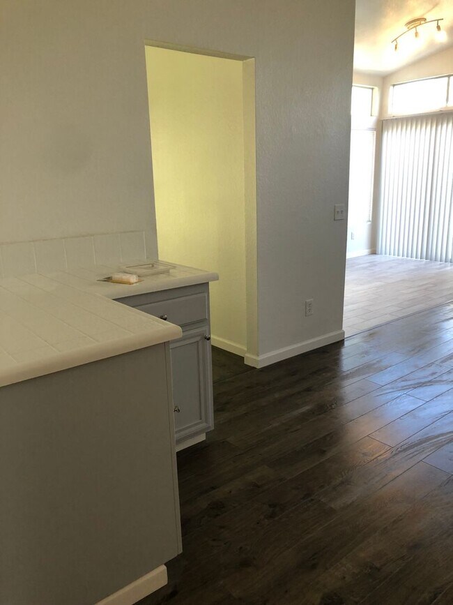 Building Photo - Newly renovated 4 bedroom in canyon crest!