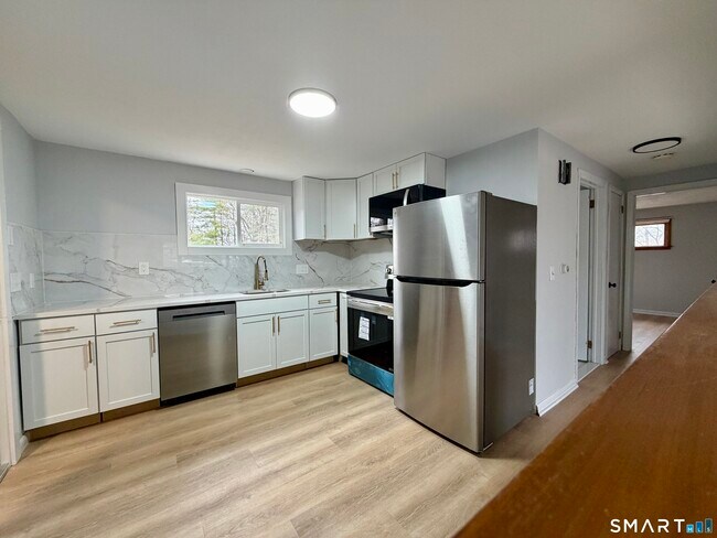 Building Photo - 164 Sycamore St