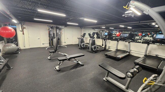 Building Photo - 1070 E 300 S