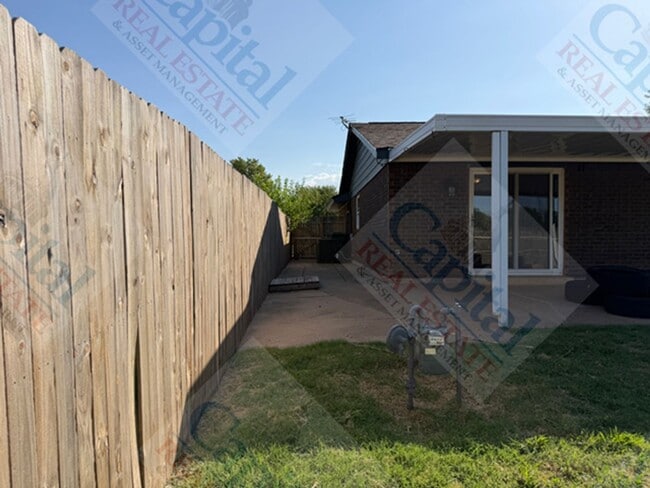 Building Photo - 804 Ranchoak Dr