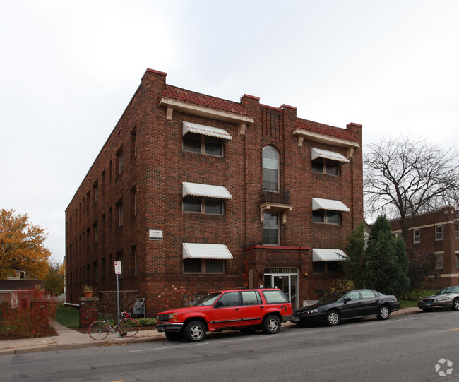 Building Photo - 3617 Bryant Ave S