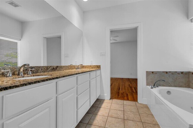 Building Photo - 4509B Eigel St