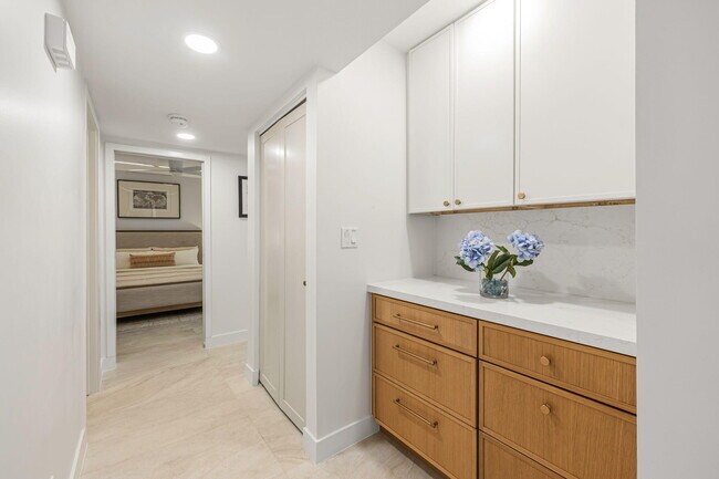 Building Photo - 179 Gran Via