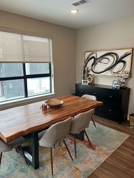 Building Photo - 2010 S Holly St