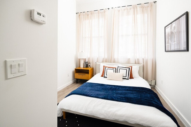 Building Photo - 46 Nassau St