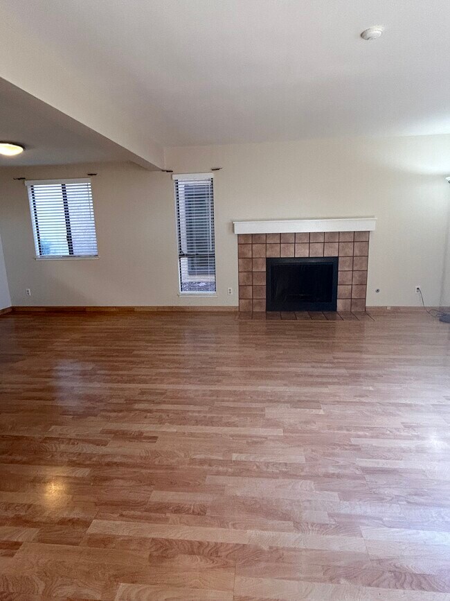 Large Living Area - 6341 Joaquin Murieta Ave