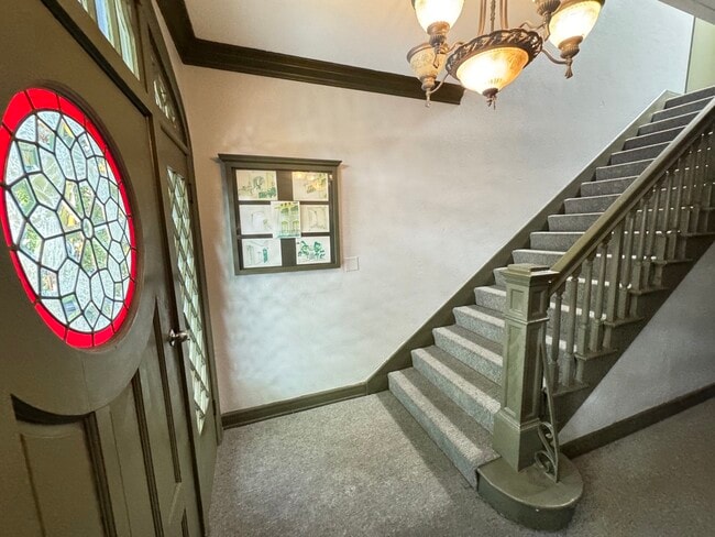 Building Photo - 1960 Argyle Ave