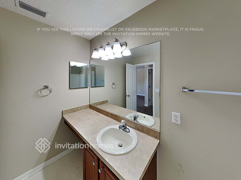 Building Photo - 10721 Boyette Creek Blvd