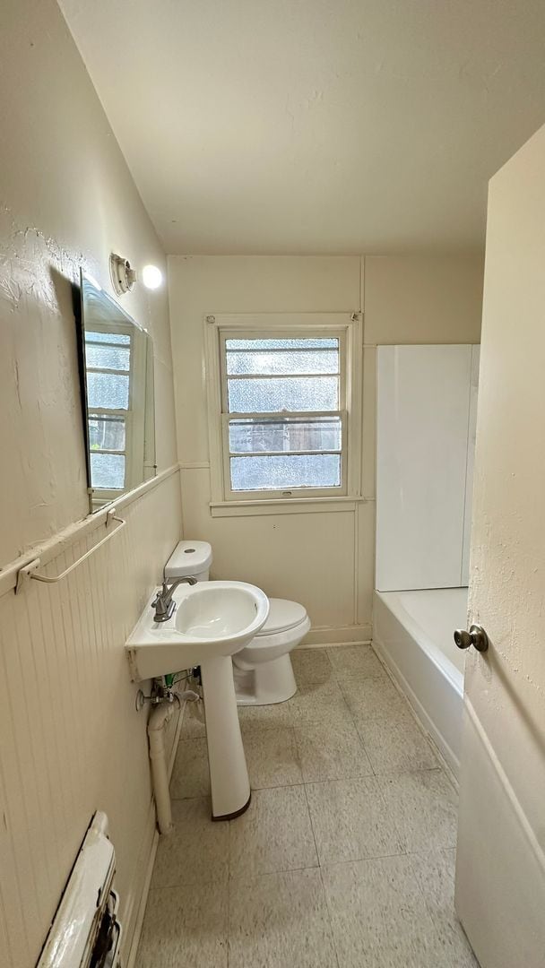 Building Photo - Cute 4 Bedroom Home!