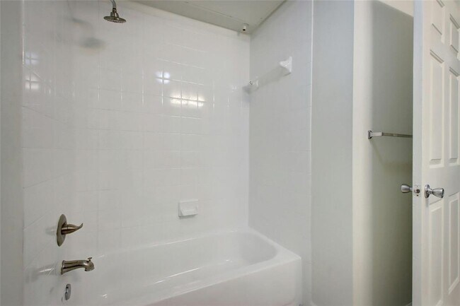 Building Photo - 2320 Gracy Farms Ln