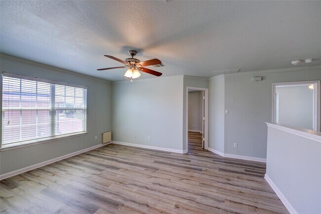 Building Photo - 455 Gina Dr
