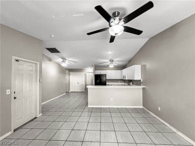 Building Photo - 1215 SE 8th Ave