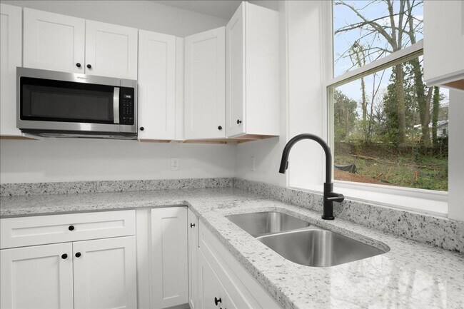 Building Photo - Brand New Construction in Near Downtown Athens