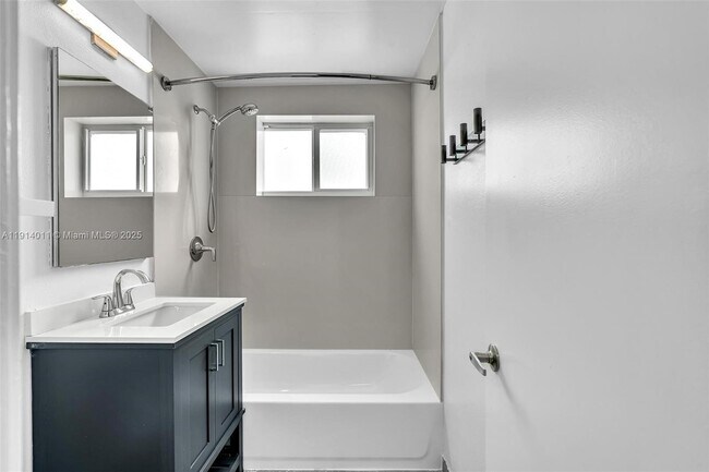 Building Photo - 9200 E Bay Harbor Dr