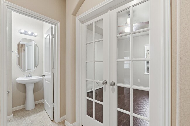 Building Photo - 5815 Creek Crossing Ct