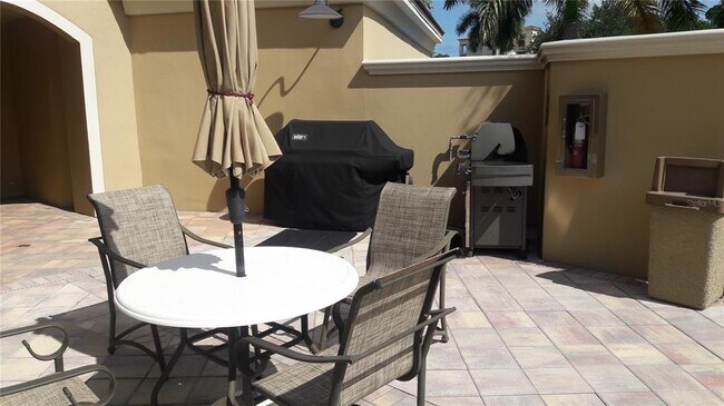 Building Photo - 1064 N Tamiami Trl